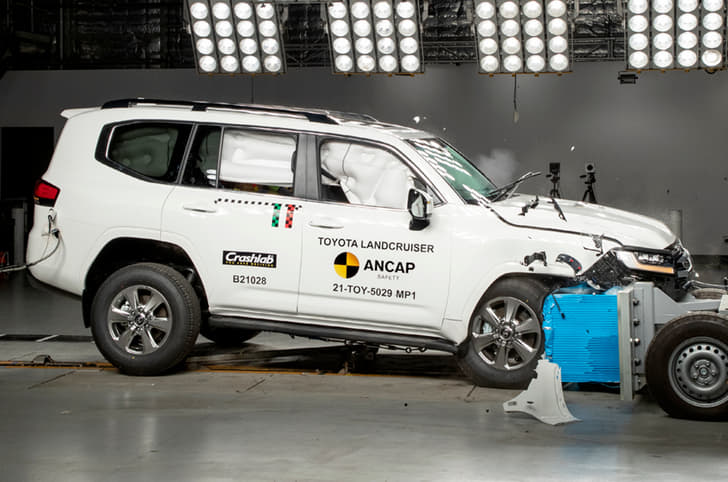 Toyota Land Cruiser LC300 crash test