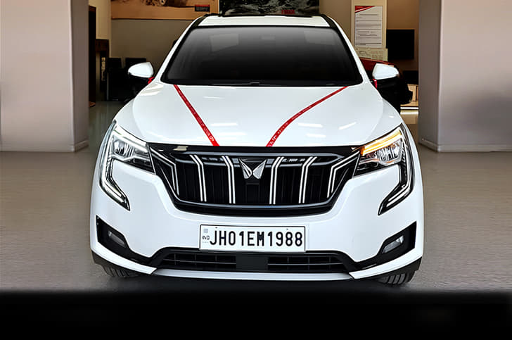 New Mahindra XUV700 exterior front 