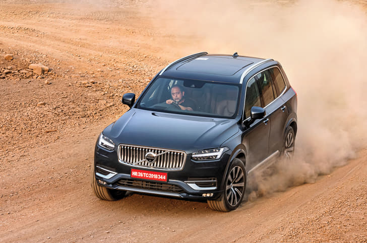 Volvo XC90 B6 top front quarter