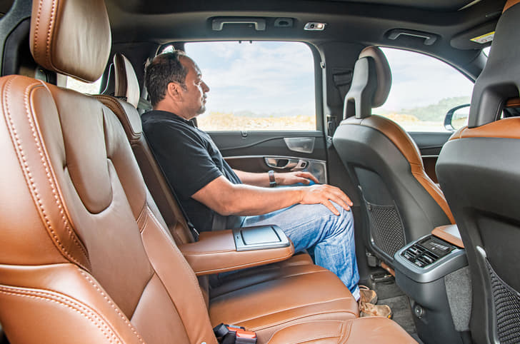Volvo XC90 B6 second row seats