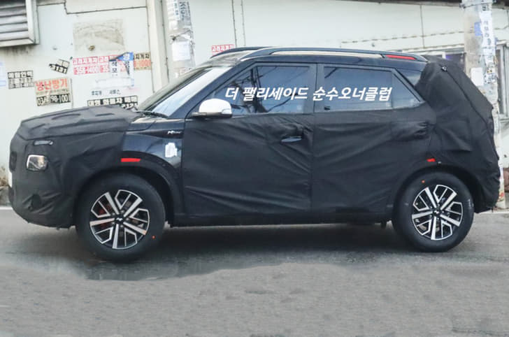 Hyundai Venue N-Line spyshot side