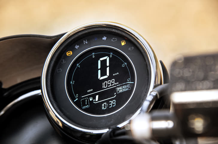 Yezdi Scrambler instrument console