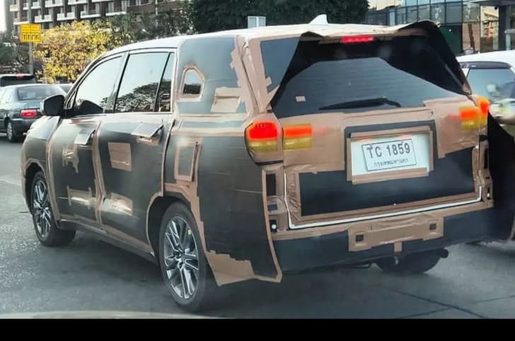 New Toyota MPV spy shot