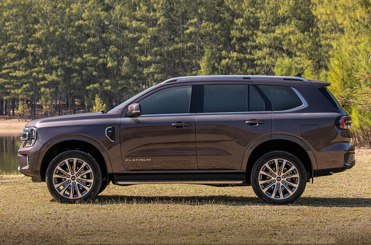 2022 Ford Everest side