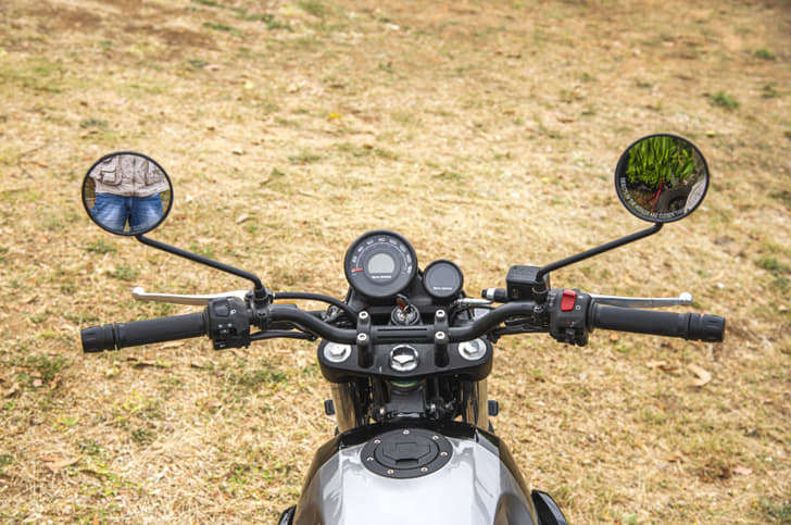 Royal Enfield Scram 411 instrument panel