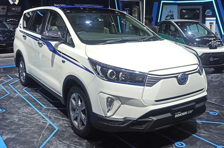 Toyota Innova EV front 