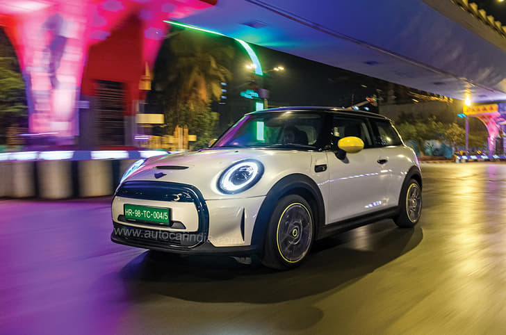 2022 Mini Cooper SE front