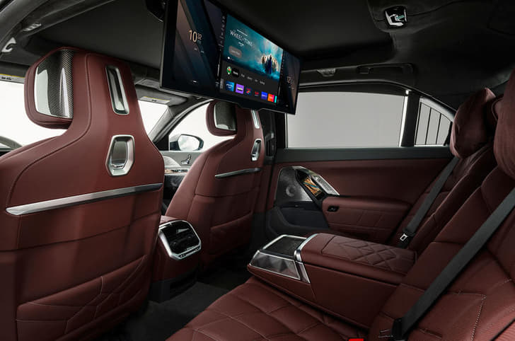 2022 BMW 7 Series backseat