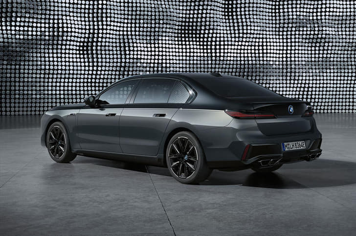 2022 BMW 7 Series back shot 