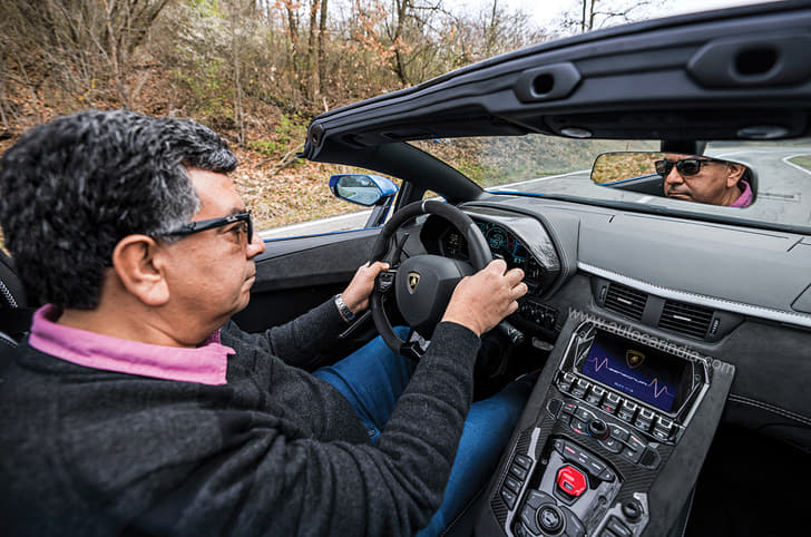 Lamborghini Aventador Ultimae interior 