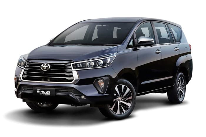 Toyota Innova Crysta front
