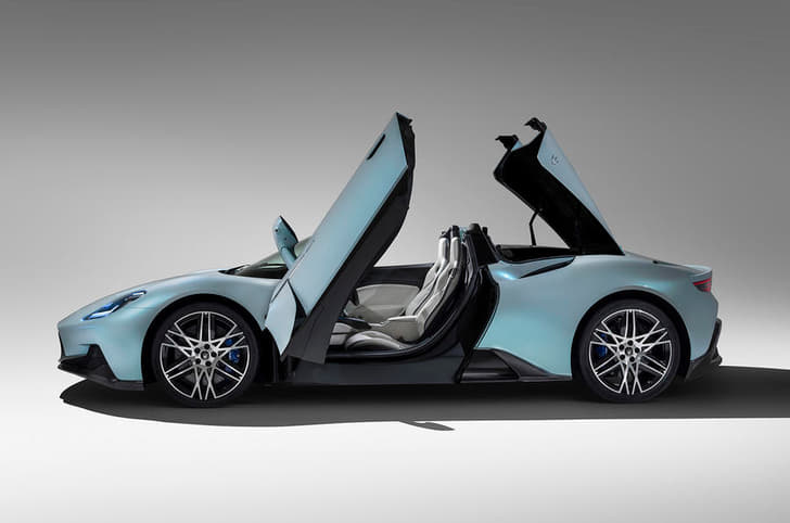 Maserati MC20 Spider side