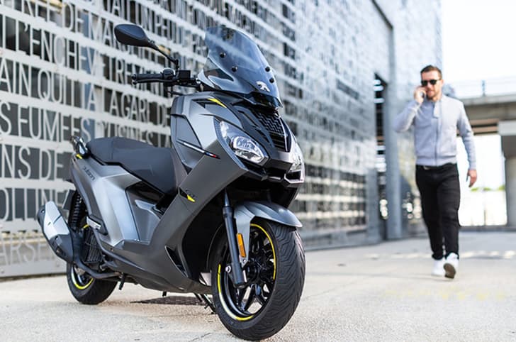 Peugeot Pulsion 125 front view.