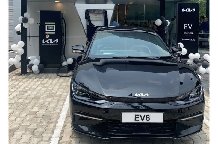 2022 Kia EV6 front