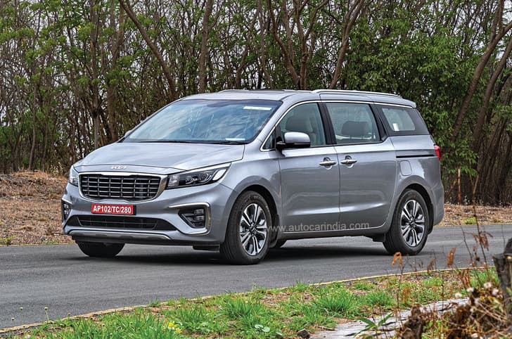 Kia Carnival front three quarter