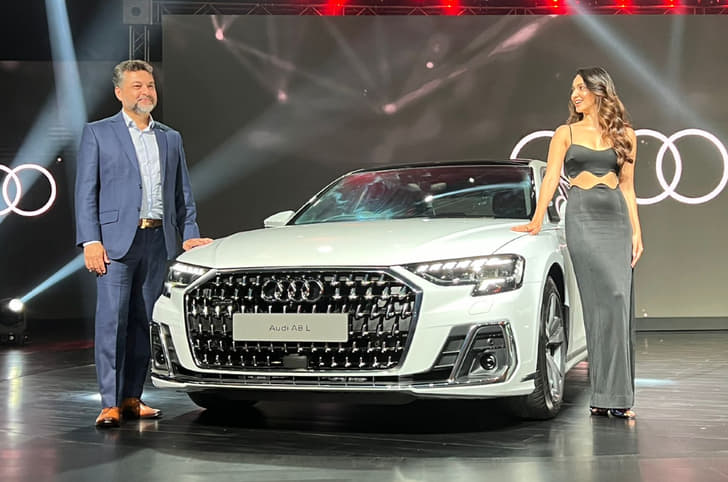2022 Audi A8 L facelift front quarter