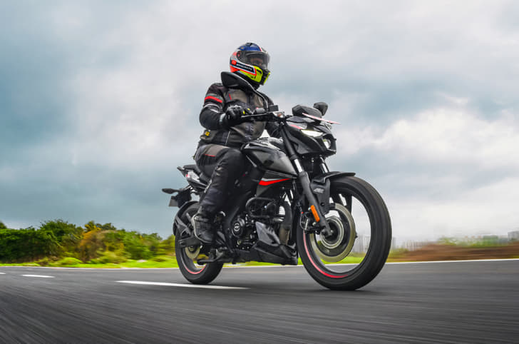 Bajaj Pulsar N160 riding shot