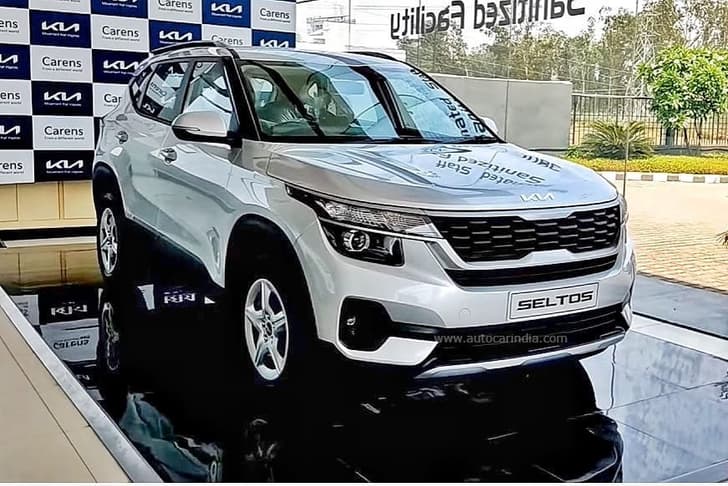 Kia Seltos front quarter 