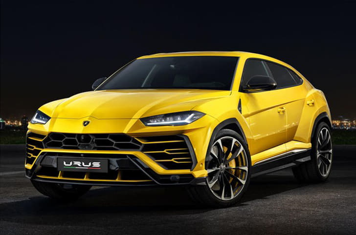 Lamborghini Urus front quarter 