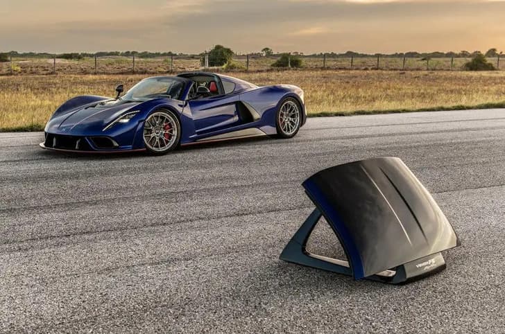 Hennessey Venom F5 Roadster roof-top 