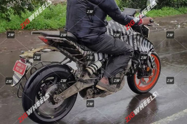 KTM 200 Duke update spy shot side view.