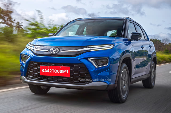 Toyota Urban Cruiser Hyryder front quarter 