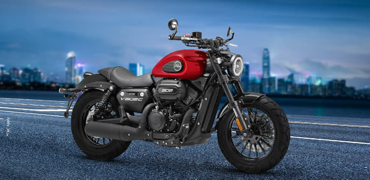 Keeway V302C front three-quarters view.