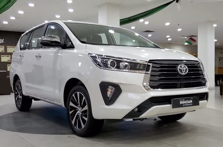 Toyota Innova Crysta front quarter