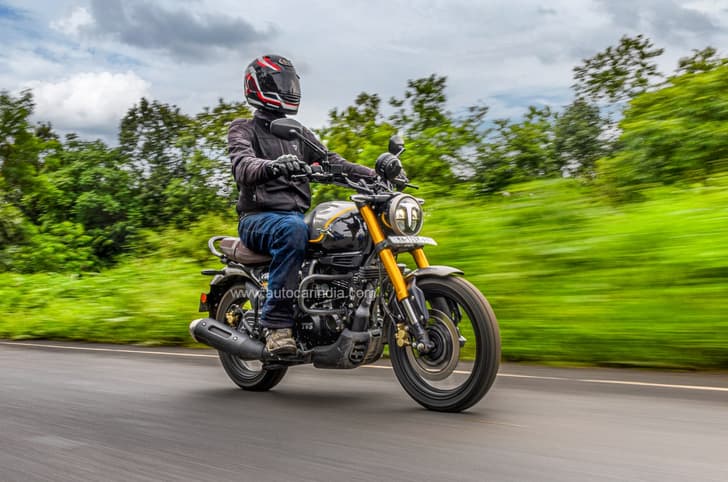 TVS Ronin front dynamic image