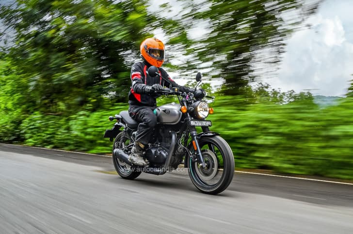RE Hunter 350 front action image