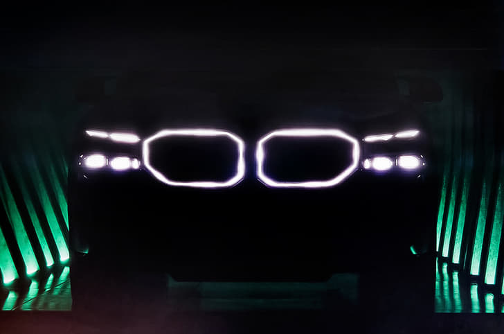 2023 BMW XM front