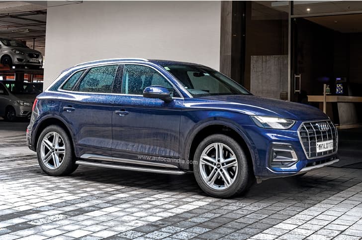 2022 Audi Q5 front three quarter.