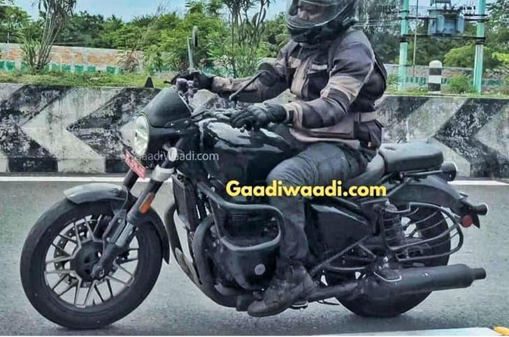 RE Shotgun 650 spied with accessories. 