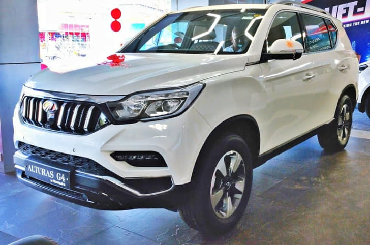 Mahindra Alturas G4 front quarter