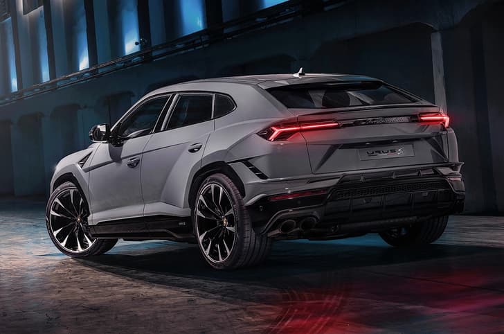 2022 Lamborghini Urus S rear quarter.
