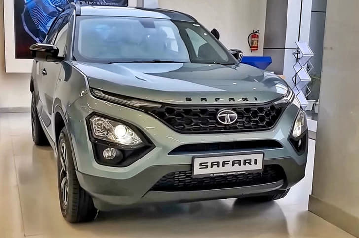 2022 Tata Safari Adventure Persona Edition front quarter.