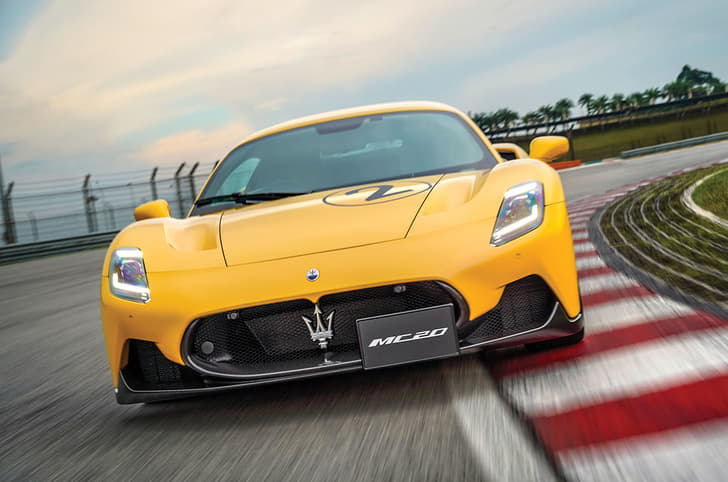 2022 Maserati MC20 front 