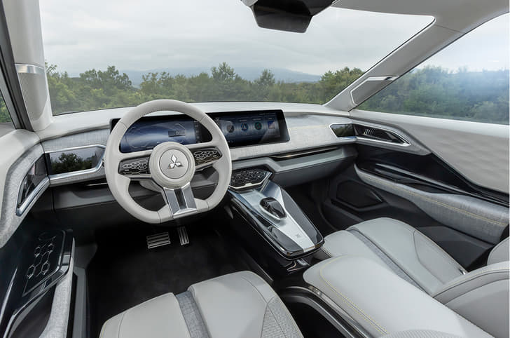 Mitsubishi XFC Concept interior