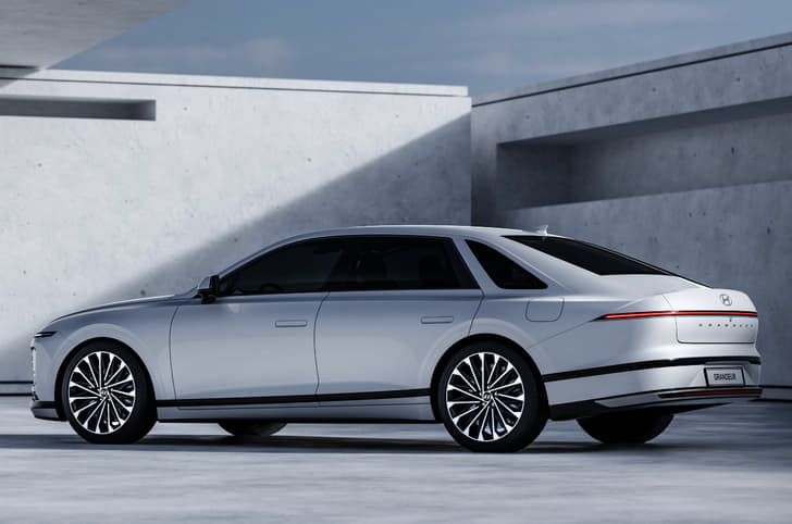 Hyundai Grandeur rear quarter