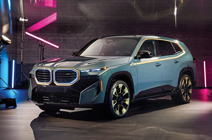 2022 BMW XM front quarter.