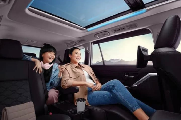 Toyota Innova Hycross second row