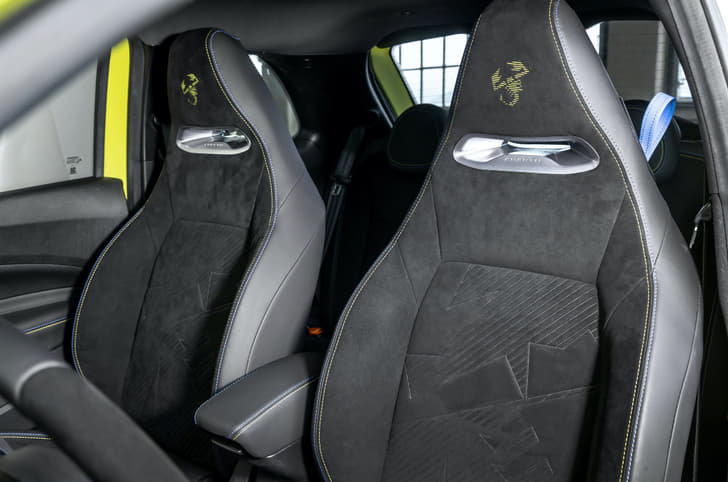 Abarth 500e seats