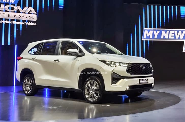 Toyota Innova Hycross front quarter