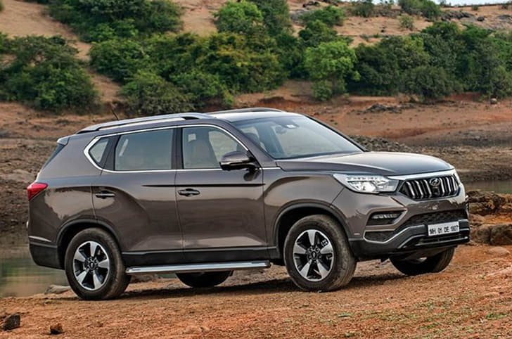 Mahindra Alturas G4 front quarter