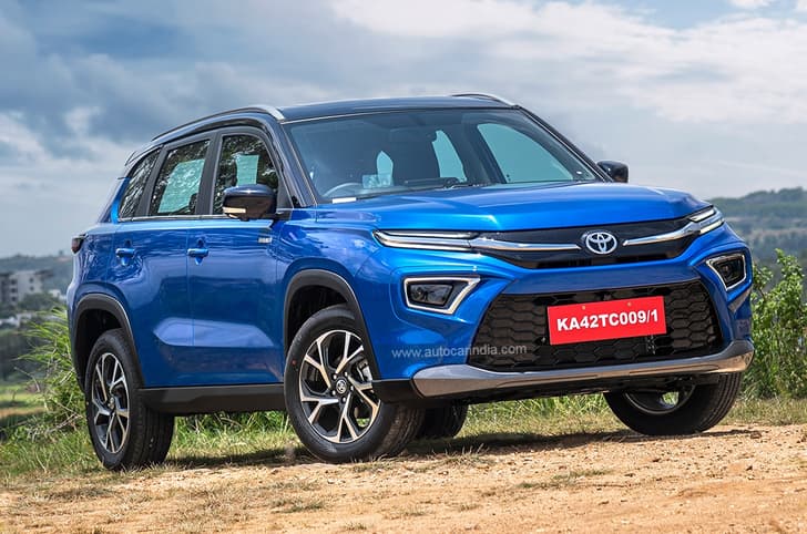 2022 Toyota Urban Cruiser Hyryder front quarter.