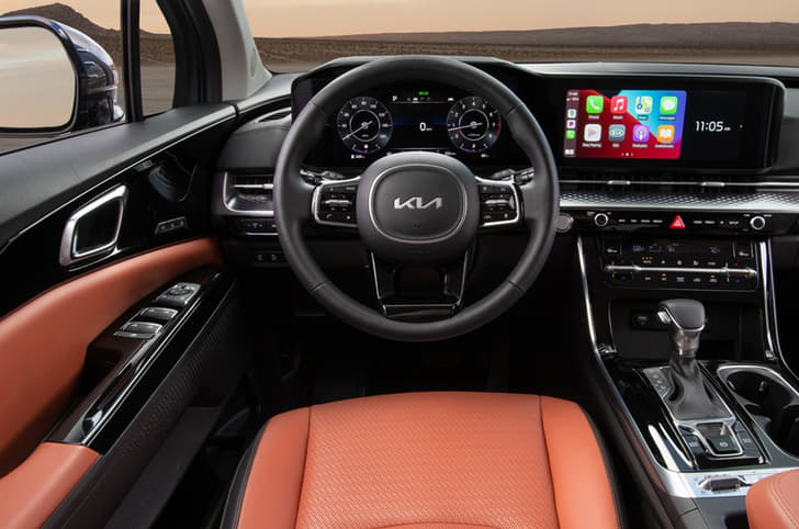 Kia Carnival interior 