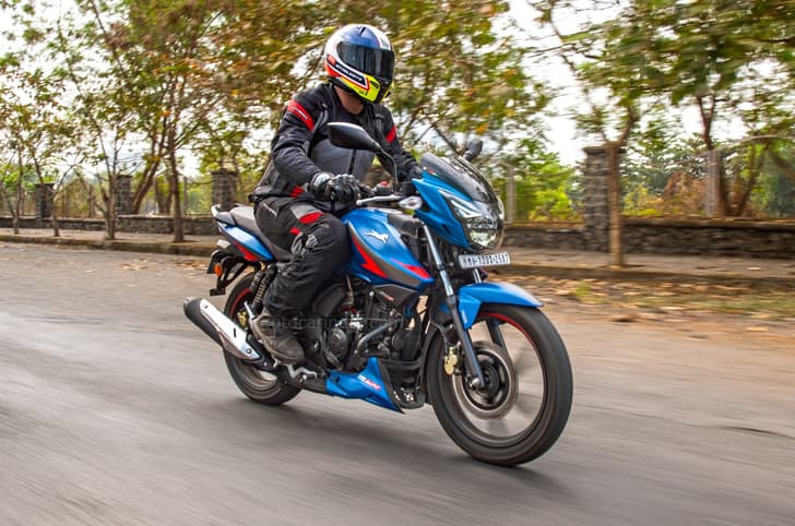 TVS Apache RTR 160 2V review: price, mileage, features, performance, engine.