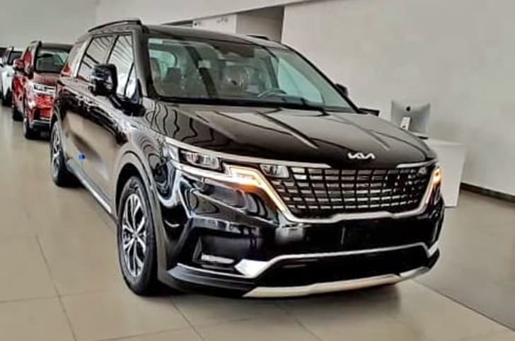 Kia Carnival front 