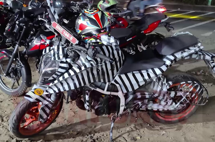Next-gen KTM 390 Duke spy shot.