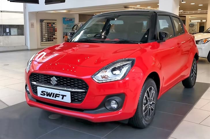 2022 Maruti Suzuki Swift front quarter.